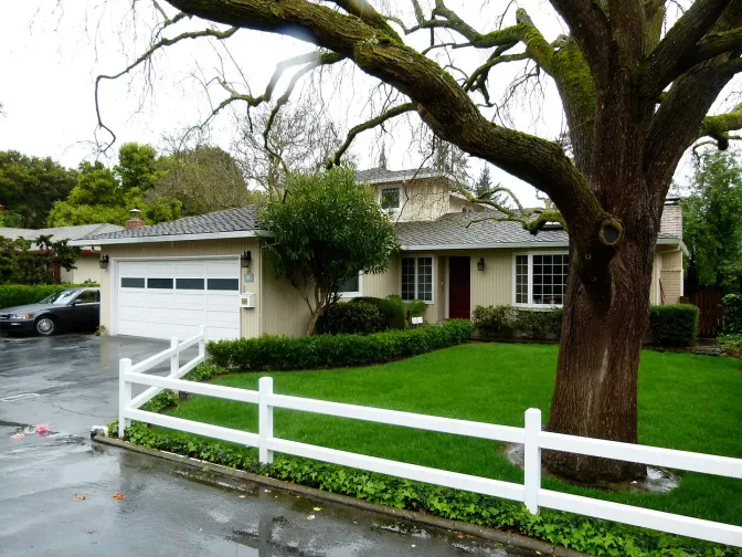 Le "Google Garage" au 232 Santa Margarita Avenue à Menlo Park.