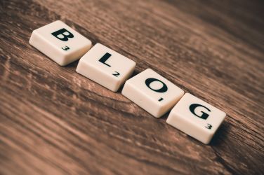 le mot blog en lettre de Scrabble